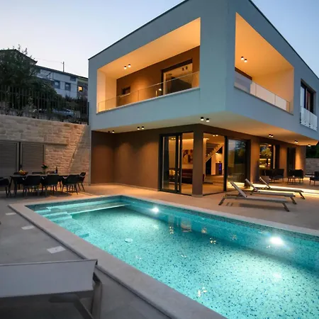 Ferienhaus Stunning In Medveja